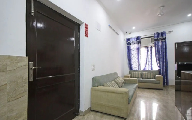 OYO 7526 Rising Star Sec 45