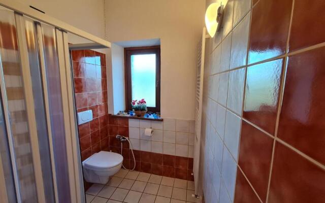 Agriturismo 6 appartamenti 25 posti letto