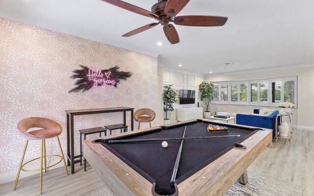 Coastal Retreat Stylish 4 BDR w/ Private Pool!