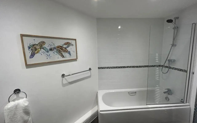 Wokingham Spectacular 2 Bedroom Penthouse