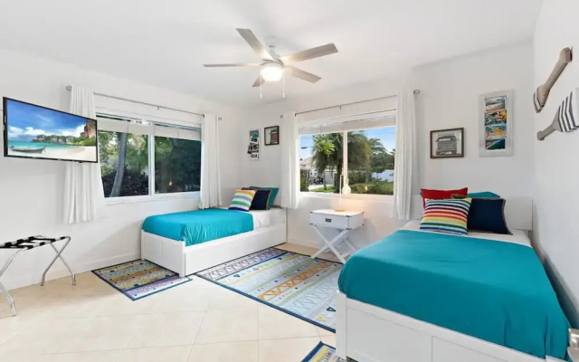 Walking From the Beach 3Br Villa