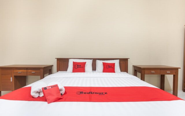 RedDoorz near Universitas Wijaya Kusuma