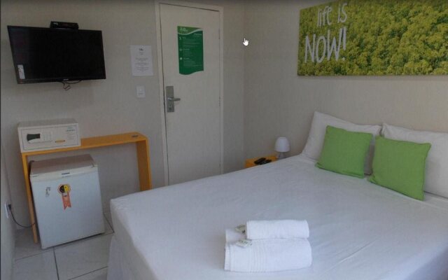 Praia dos Amores Hostel