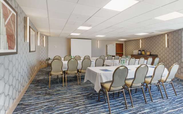 GLō Best Western Mississauga Corporate Centre