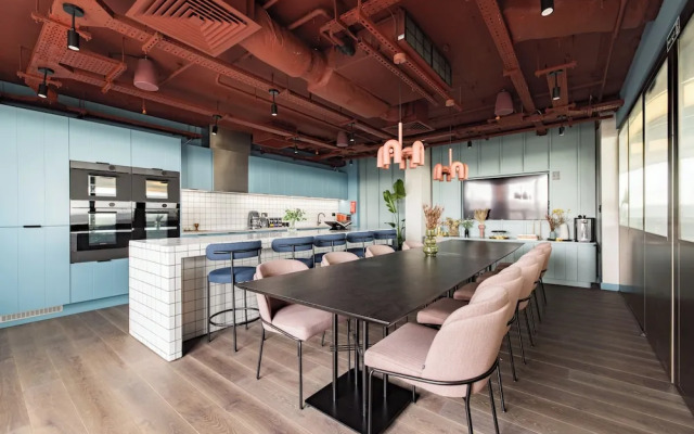 Leeds Centre by Charles Hope