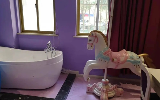 Dreamhouse Theme Hotel