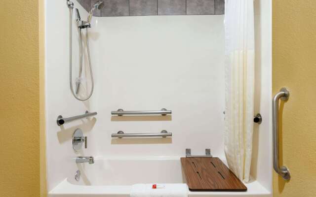 Super 8 Olive Branch