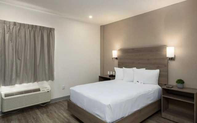 Hotel Mesaluna Near American Consulate