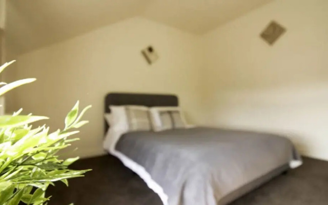 RoomTel - Brook House