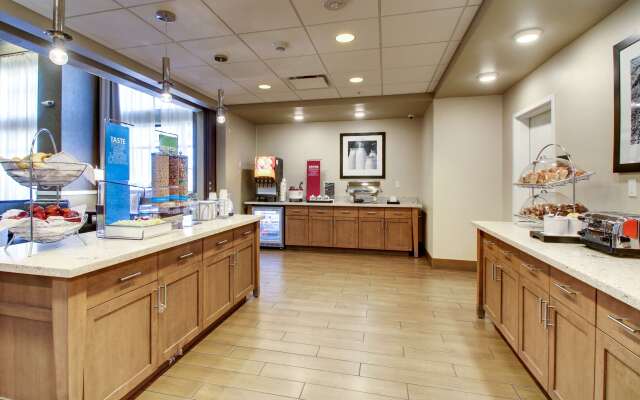 Hampton Inn & Suites Milwaukee West