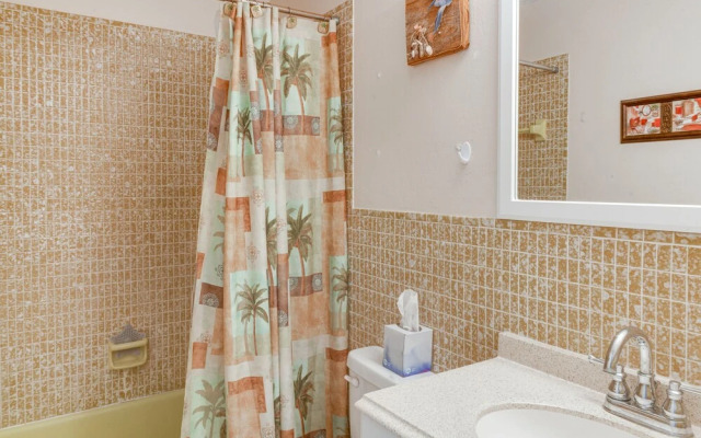 Beachfront Tavernier Abode w/ Balcony & Bay Views!