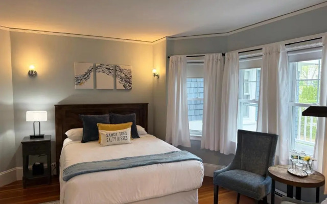 The Harbor Inn