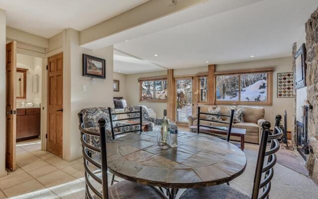 Laurelwood Condominiums Studio Premier Unit 301