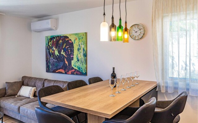 Nice Apartment in Seget Donji With Wifi and 1 Bedrooms