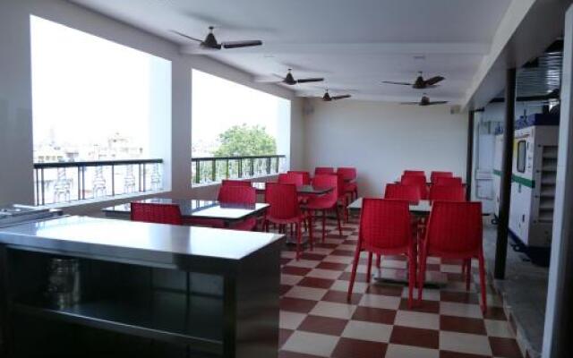 Hotel Sabarees Residency