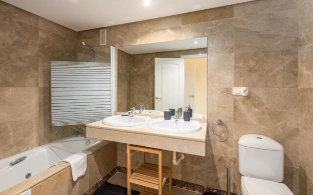 2199-Apt with terrace and pools