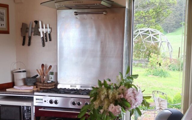 Cherry Top Farmstay - Boutique Eco Village