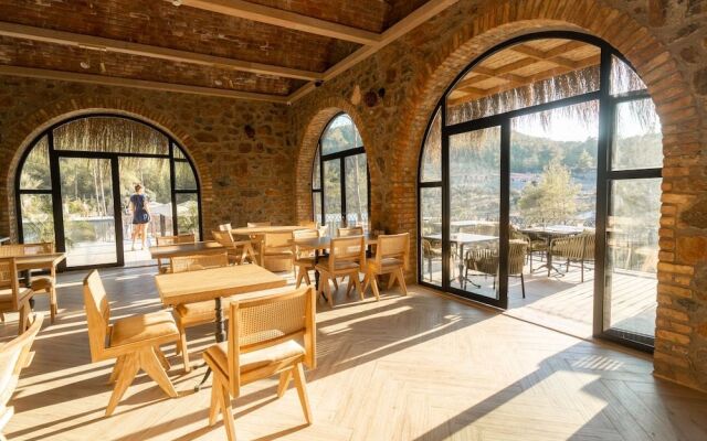 Izz Getaway – Adults Only