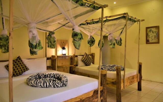 Chanya Lodge.