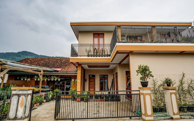 OYO Homes 91014 Eco Tourism Desa Cibodas Areng 2 Syariah