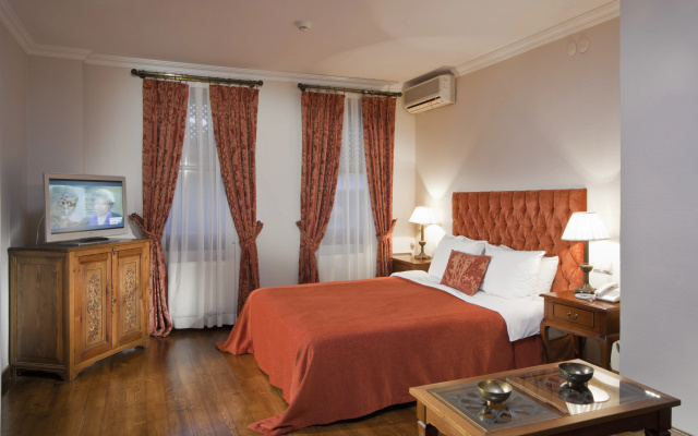 Hotel Sari Konak