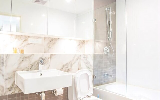 Stylish And Minimalism Apartment In North Ryde