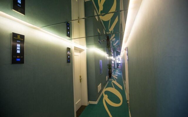 Love Romantic Scene Hotel