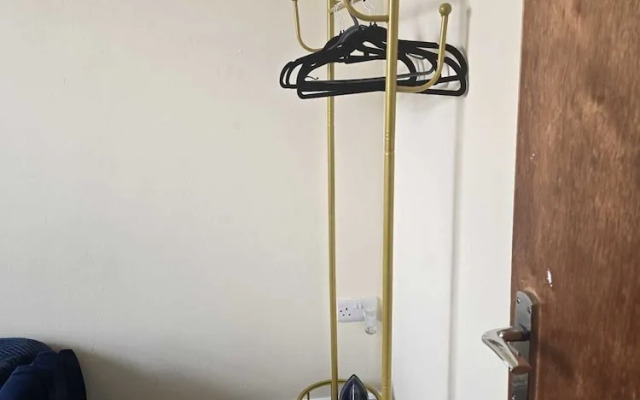 Charming Wolverhampton Apartment With Private Entrance