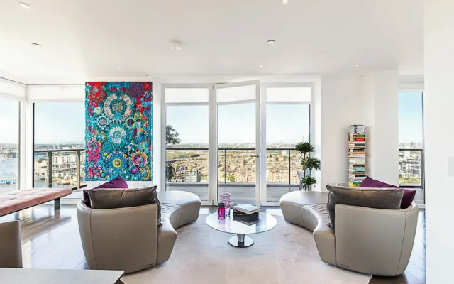 Luxurious 3-bed Sky-high Battersea Gem