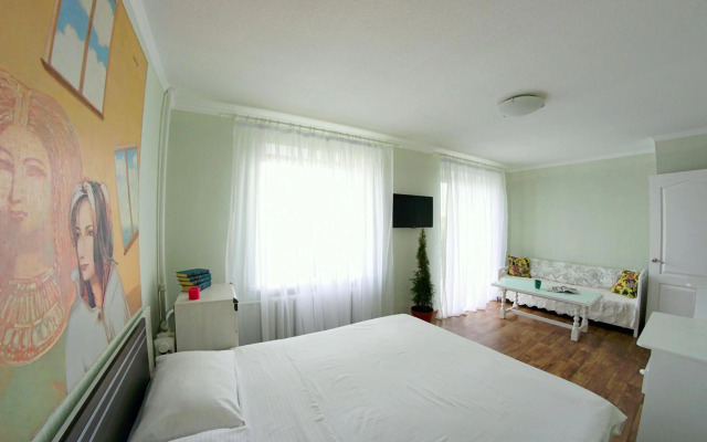 Flatsy at Botanichniy Sad underground