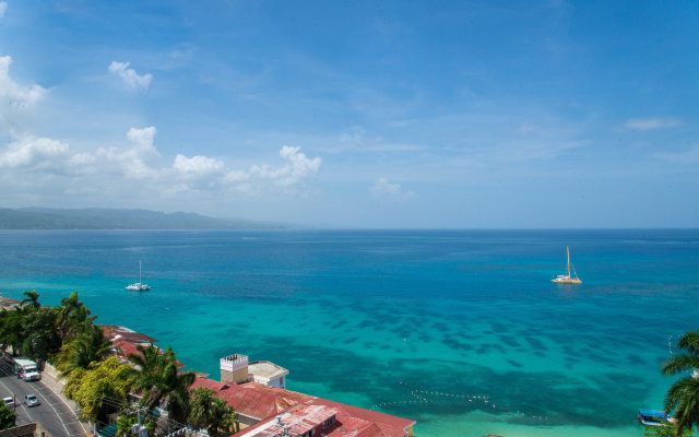 Sky View Beach Studio - Montego Bay Club