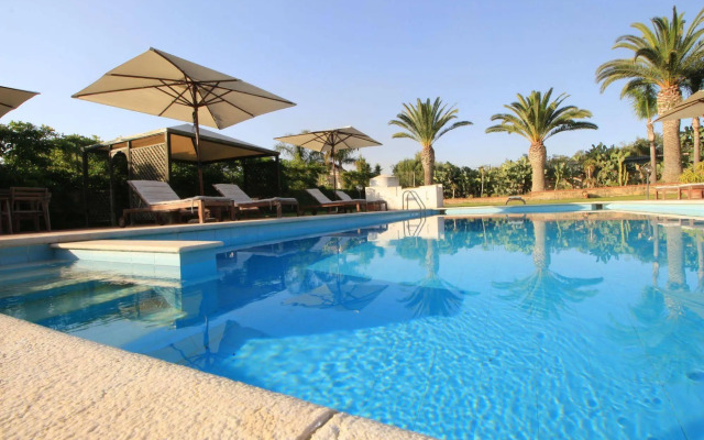 Villa Carlotta Resort