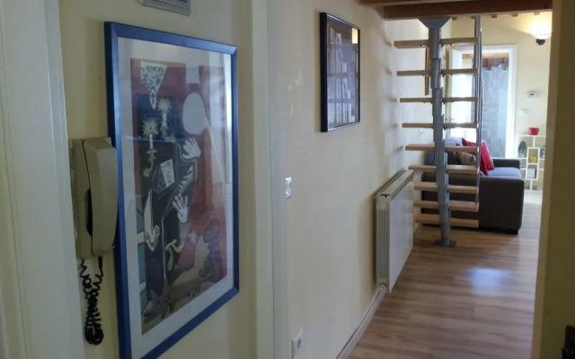 Monna Lisa Apartment