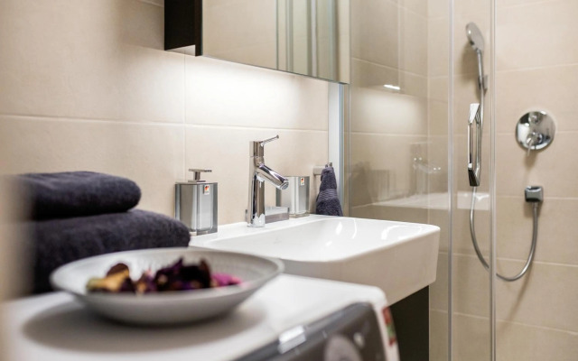 Stylish Luxury Apartment LEO, free garage, concierge, self-check-in, Wi-Fi