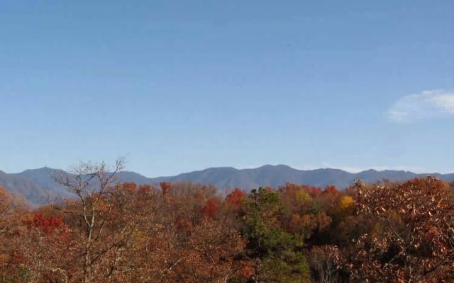 Smoky Ridge View - Three Bedroom Cabin