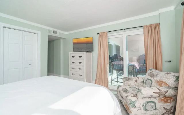 Sea La Vie Oceanfront Condo With Balcony