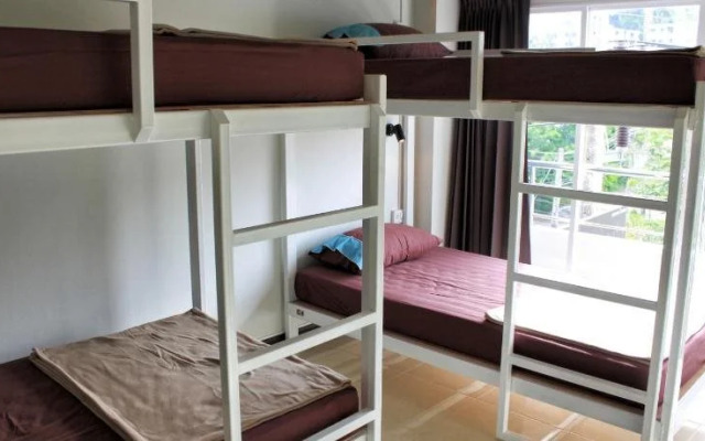 Ananas Phuket Central Hostel