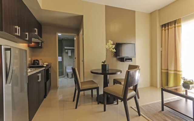 Bellini Suites at Presidio, Lakefront