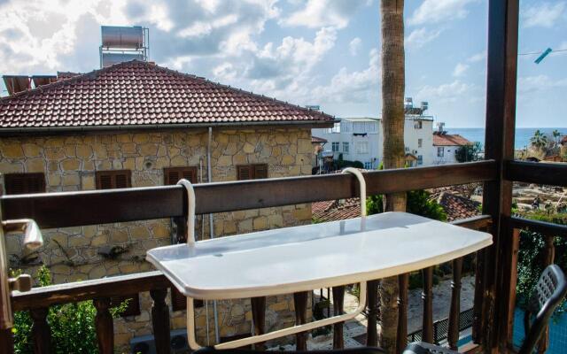 adalis hotel