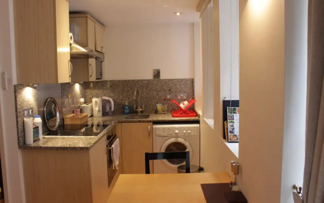 Tower Hill Studio Appartment