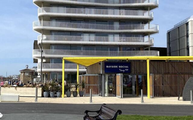 Worthing Beach 180 - 2 bed Seafront With Parking
