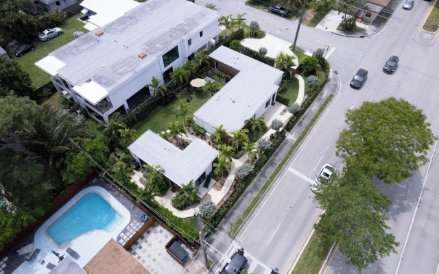 4BR Sleeps 10 Pet Friendly w/ Bbq!