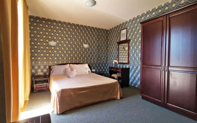 Twins Palace Apart Hotel