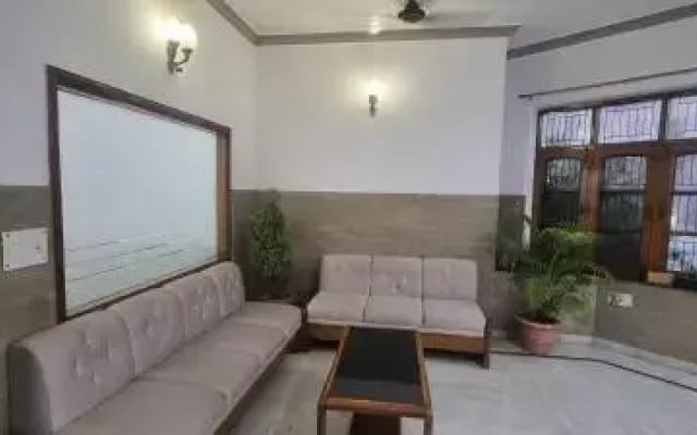 Hotel Shri Hari by OYO Rooms