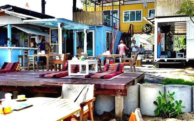 Think & Retro Cafe Lipa Noi Samui