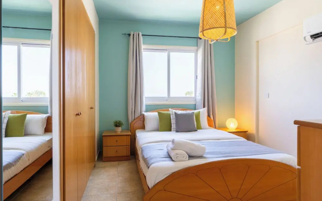 Bayview 2-BR Apartment in Larnaca