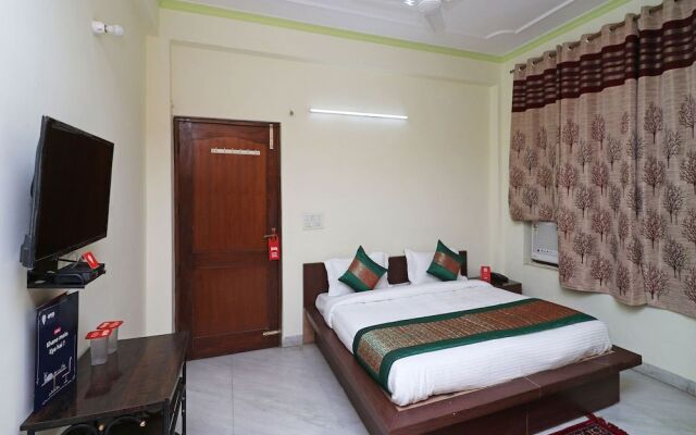 OYO 10071 Go Rooms Sector 45