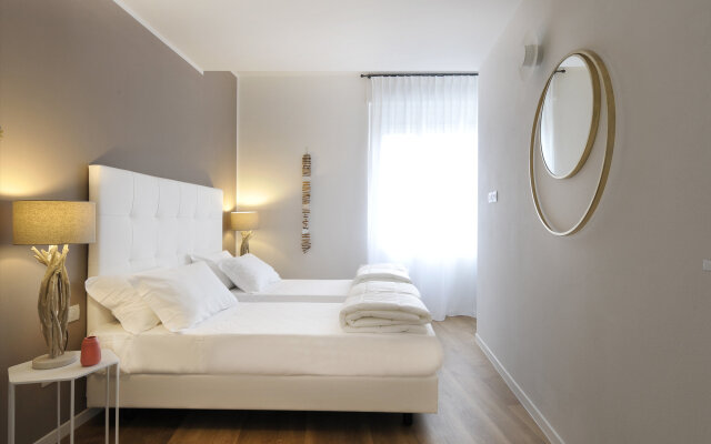 Completely Refurbished And Decorated 4 Bedroom Apartment In Opera Grand Boulevards