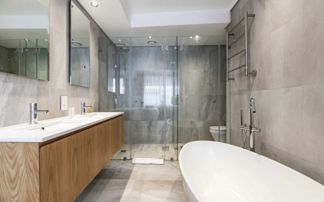 605 The Cosmopolitan Views and Location