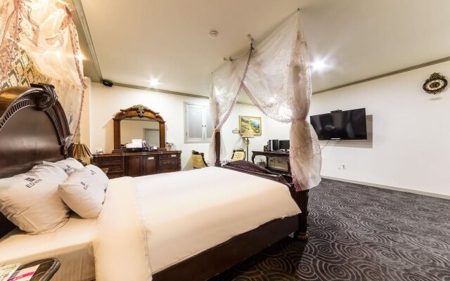 Ed Hotel